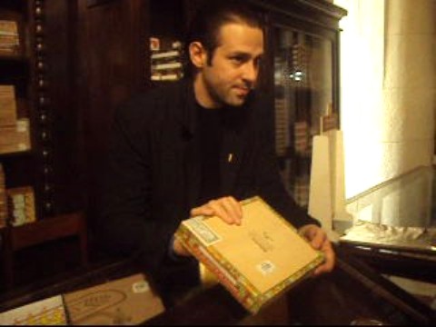 showing the seal on the cigar box